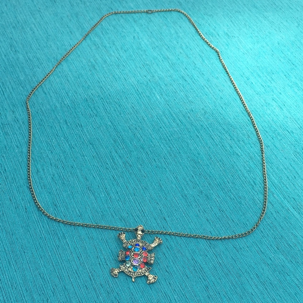 (T2) Turtle Necklace - Picture 2 of 4